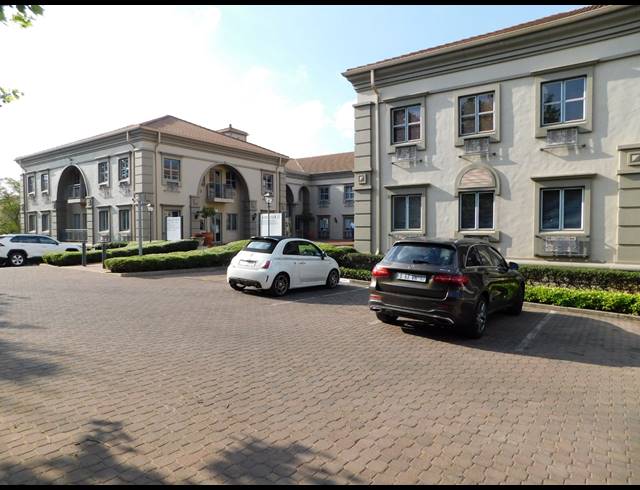 255M² OFFICE TO LET IN HYDE PARK